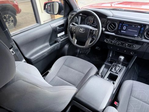 Used 2017 Toyota Tacoma TRD Off-Road w/ Tow Package (A/T) AWD/4WD image 10
