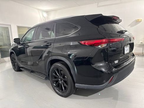 Used 2023 Toyota Highlander XLE FWD image 6