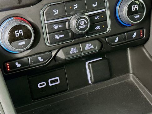 Used 2022 Chevrolet Tahoe LT w/ LT Signature Plus Package image 21