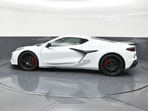Used 2026 Chevrolet Corvette Z06 RWD image 2