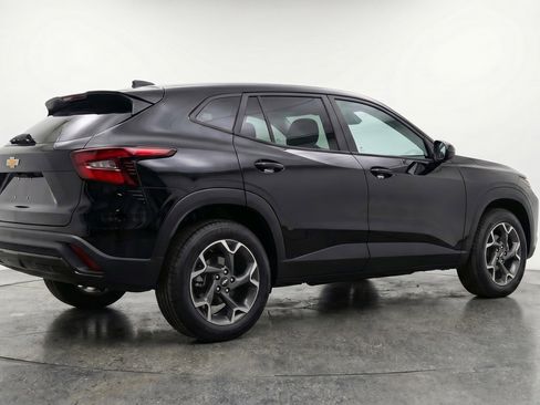 Used 2025 Chevrolet Trax LT w/ LT Convenience Package image 9