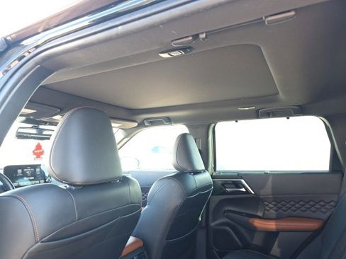 Used 2023 Mitsubishi Outlander SEL 40th Anniversary image 8