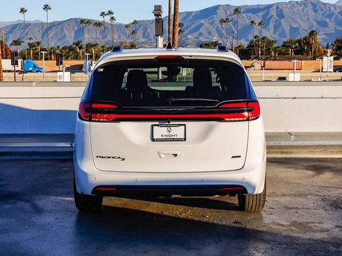 New 2026 Chrysler Pacifica Select w/ S Appearance Package image 8