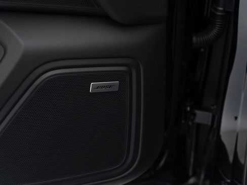 Certified 2025 Porsche Macan AWD/4WD image 22