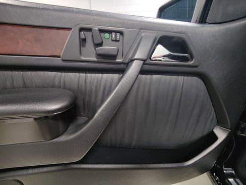 Used 1995 Mercedes-Benz E 320 Convertible image 39