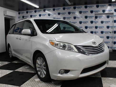 Used 2011 Toyota Sienna Limited w/ Premium Pkg FWD image 5