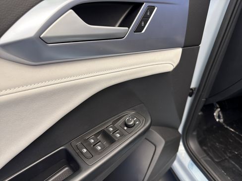 New 2026 Volkswagen Taos SE image 11