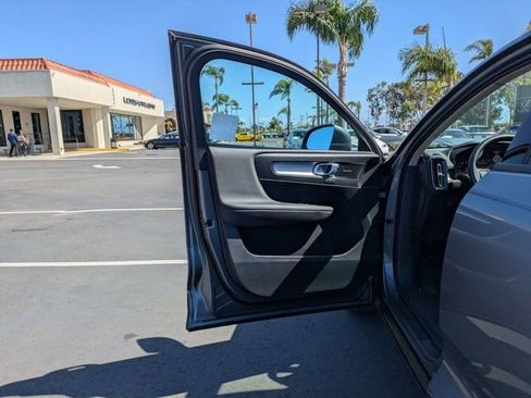 Used 2019 Volvo XC40 T5 Momentum AWD/4WD image 13