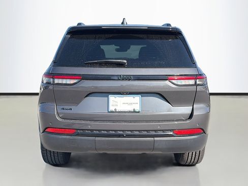 Used 2022 Jeep Grand Cherokee Altitude image 4