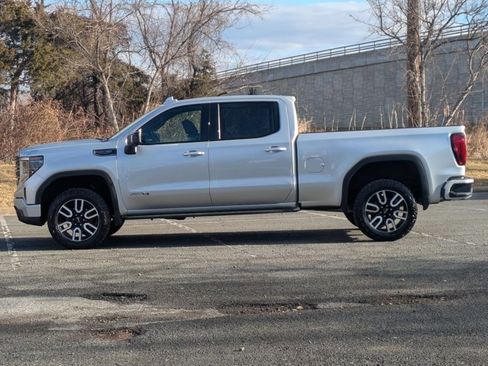 Used 2022 GMC Sierra 1500 AT4 w/ AT4 Premium Package image 9