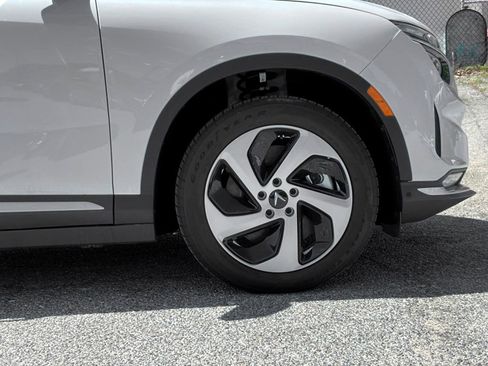 New 2025 VinFast VF 8 Eco image 9