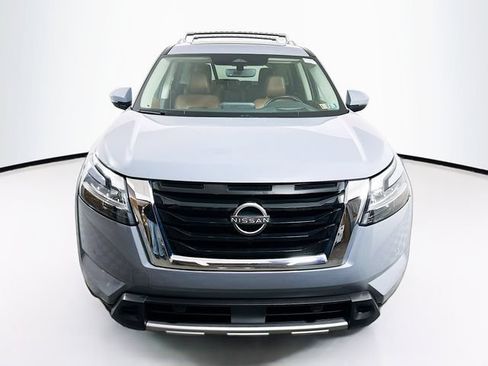 Used 2023 Nissan Pathfinder Platinum AWD/4WD image 2