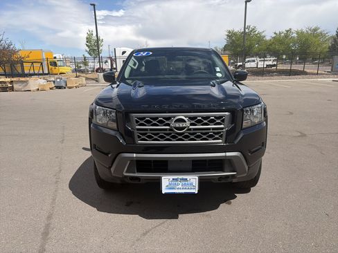 Used 2024 Nissan Frontier SV w/ Technology Package AWD/4WD image 2