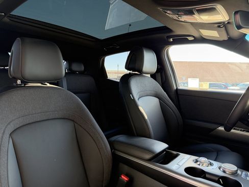 Used 2025 Genesis GV60 RWD image 41