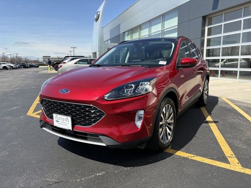 Used 2022 Ford Escape Titanium w/ Class II Trailer Tow Package image 3