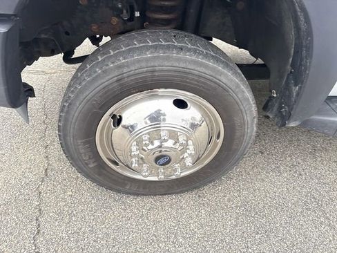 Used 2016 Ford F550 2WD Regular Cab Super Duty image 11