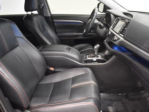 Used 2019 Toyota Highlander SE AWD/4WD image 19