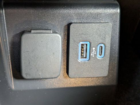 Certified 2023 Ford Explorer XLT image 26