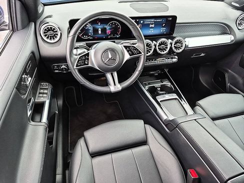 Used 2024 Mercedes-Benz GLB 250 4MATIC image 31