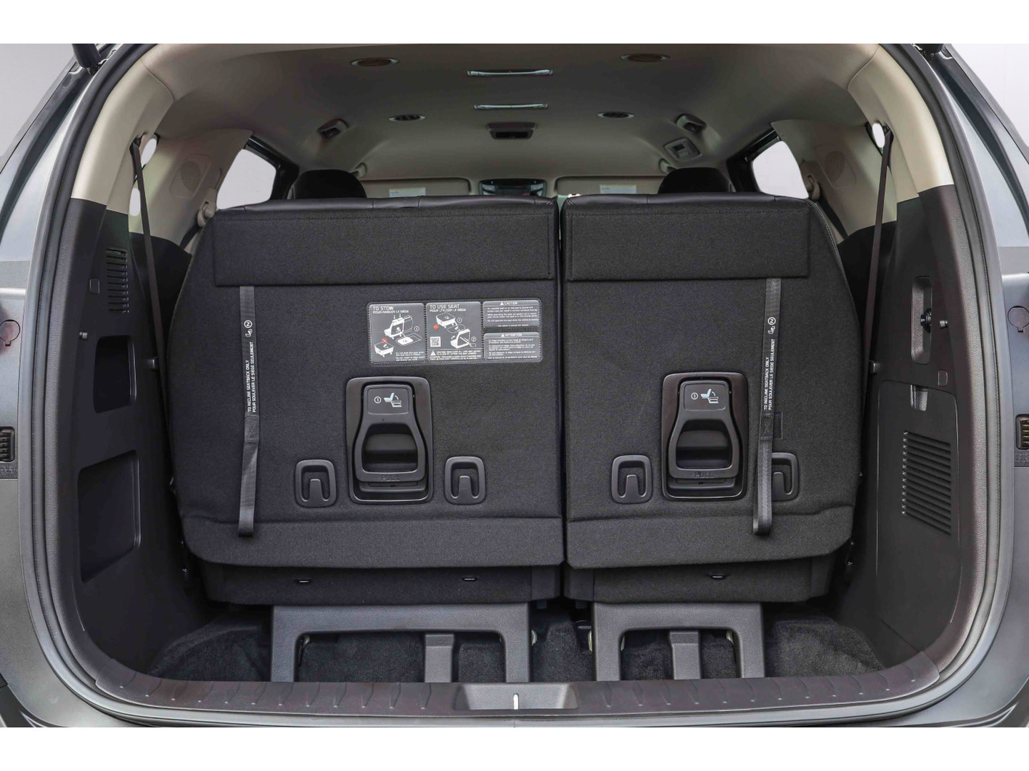 Used 2026 Kia Carnival EX FWD image 24
