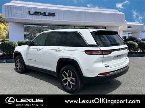 Used 2024 Jeep Grand Cherokee Limited image 3