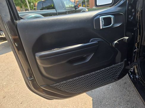 Used 2018 Jeep Wrangler Sport AWD/4WD image 15