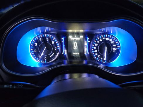 Used 2016 Chrysler 200 Limited image 23