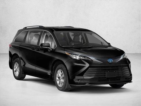 Used 2021 Toyota Sienna XLE image 3