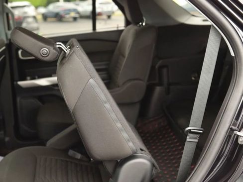 Used 2020 Ford Explorer XLT w/ Comfort Package image 32