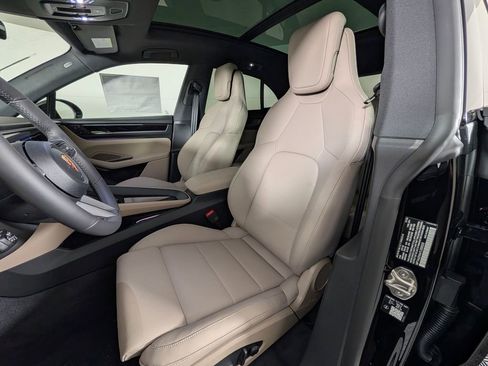 New 2026 Porsche Macan 4 Electric image 5