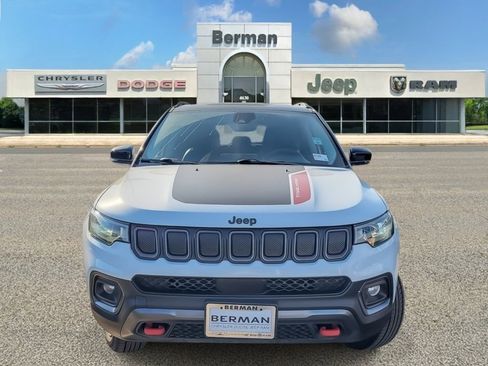 Used 2022 Jeep Compass Trailhawk image 4