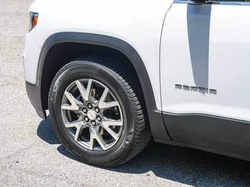 Used 2022 GMC Acadia SLE w/ Driver Convenience Package FWD image 10