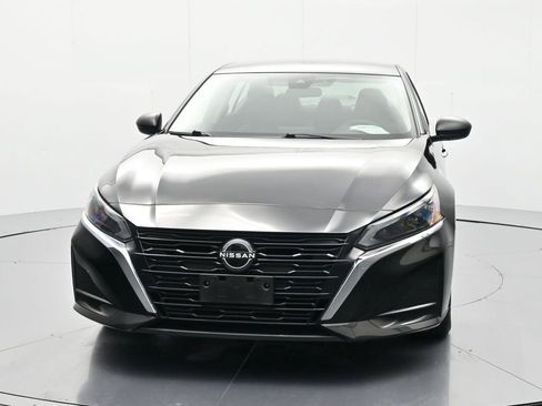Used 2024 Nissan Altima 2.5 SV FWD image 2