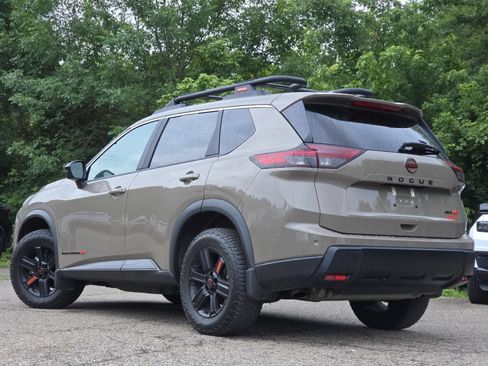 Used 2025 Nissan Rogue SV w/ Rock Creek Premium Package AWD/4WD image 18