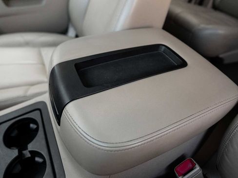 Used 2011 GMC Yukon SLT w/ SLT Chrome Package image 28