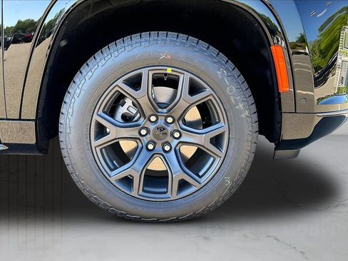 New 2026 Jeep Grand Wagoneer 4WD image 36