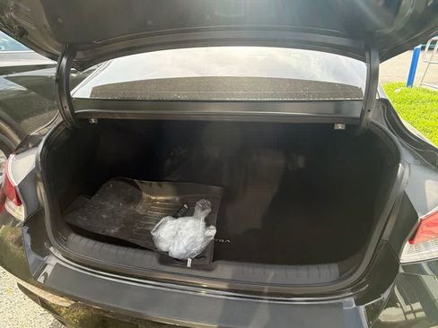 Used 2022 Hyundai Elantra SEL FWD image 14