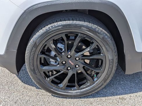 Used 2023 GMC Terrain SLE w/ Elevation Edition image 11