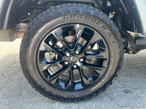 Used 2022 Jeep Gladiator Overland AWD/4WD image 19