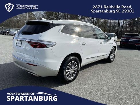 Used 2024 Buick Enclave Essence image 6