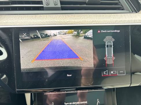 Used 2024 Audi Q8 e-tron Premium image 27