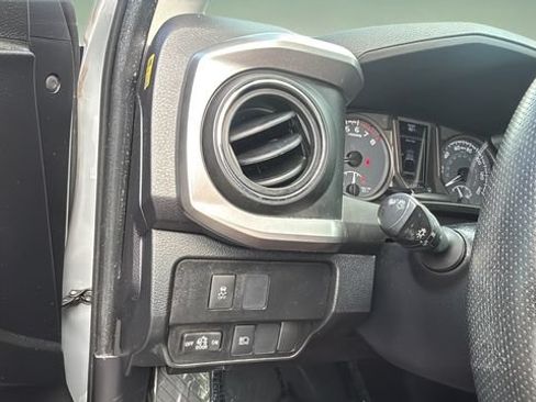 Used 2021 Toyota Tacoma SR5 AWD/4WD image 21