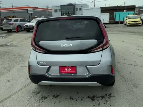 Used 2023 Kia Soul LX image 3