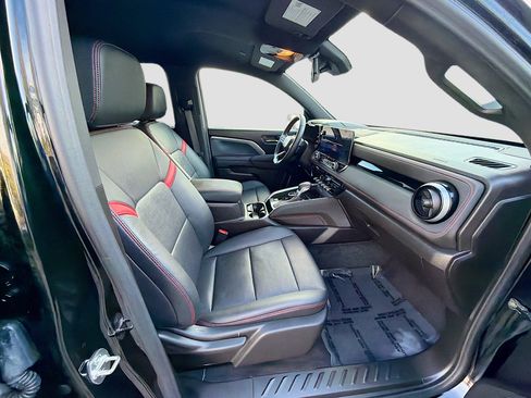 Used 2025 Chevrolet Colorado Z71 w/ Technology Package image 32