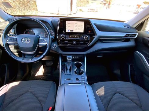Used 2023 Toyota Highlander LE image 15
