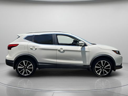 Used 2017 Nissan Rogue Sport SL w/ SL Premium Package FWD image 7