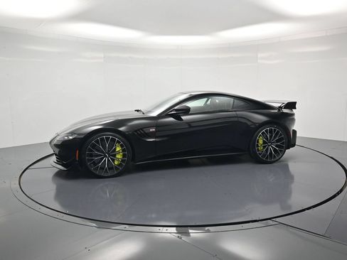 Used 2023 Aston Martin V8 Vantage Coupe RWD image 2