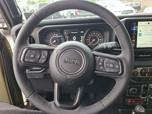 Used 2026 Jeep Gladiator Willys AWD/4WD image 15