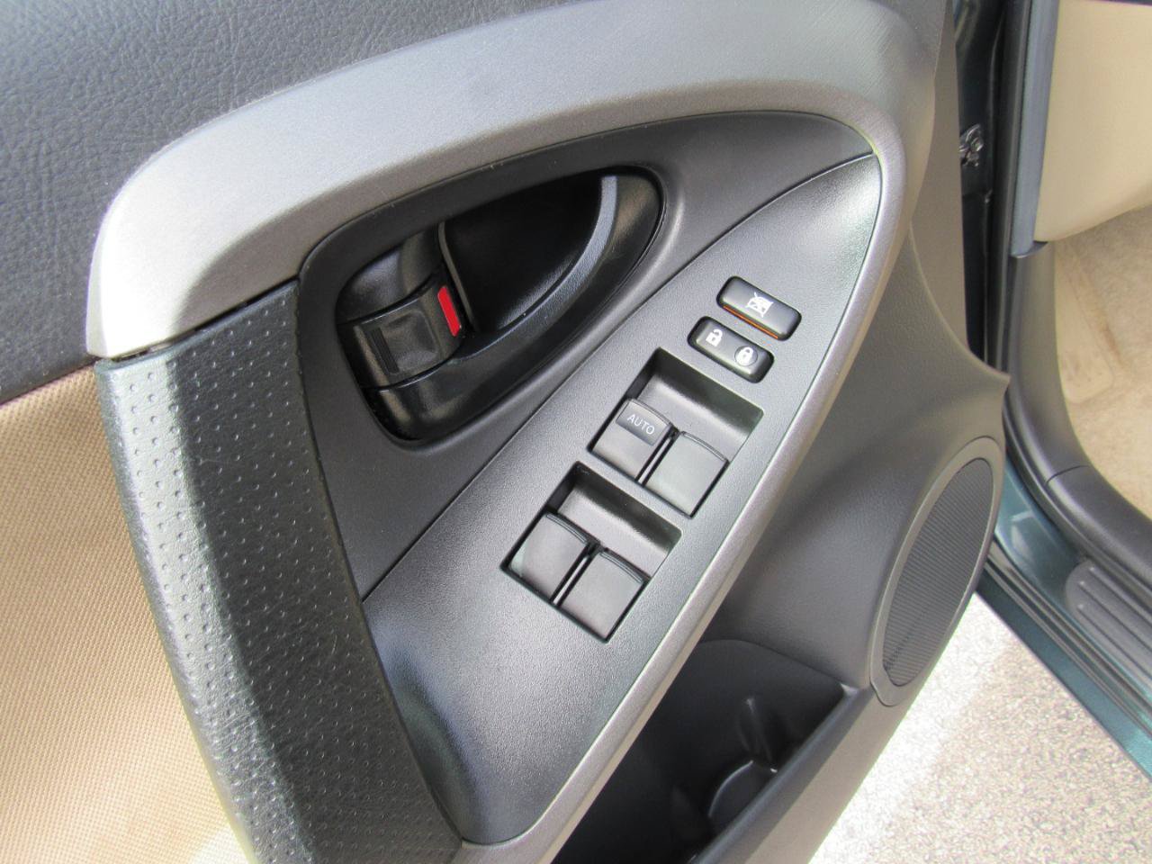 Used 2012 Toyota RAV4 4WD w/ Value Pkg image 13