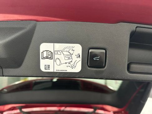 Used 2020 Ford Escape Titanium AWD/4WD image 36